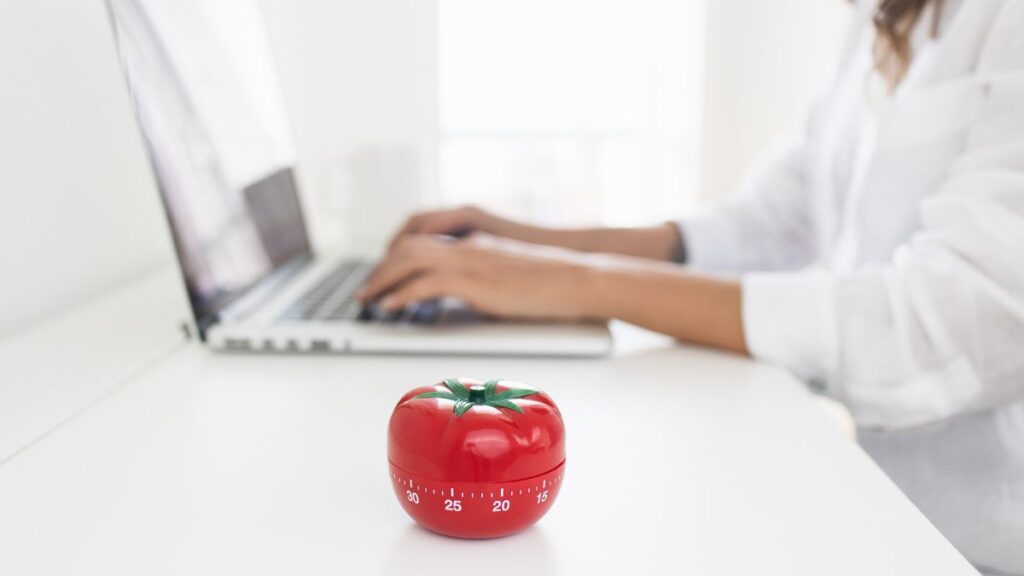 tu pourras améliorer considérablement ta capacité à combattre la procrastination et à maximiser ta productivité dans ton business d'affiliation.