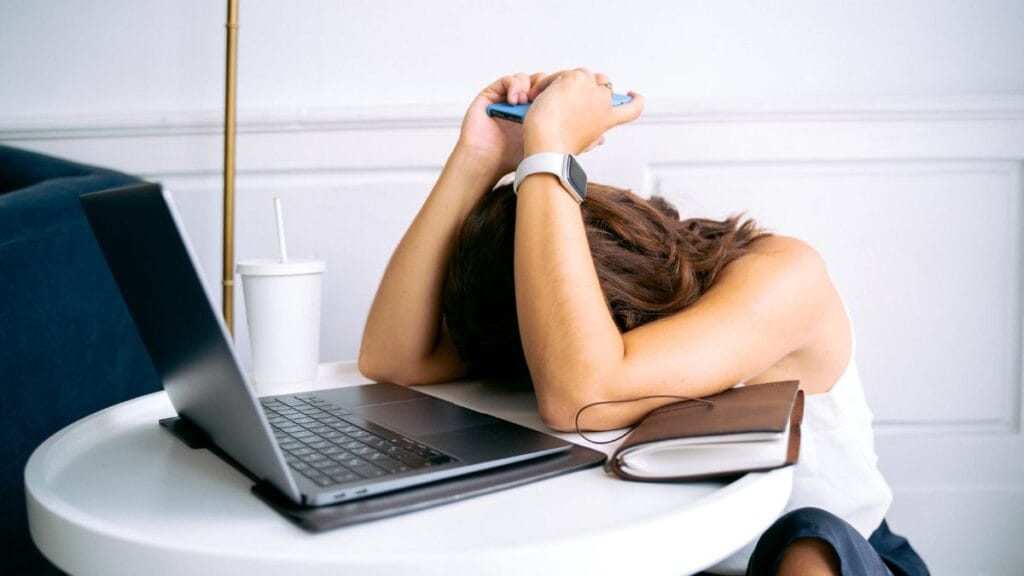 L’isolement : L’allié de la procrastination