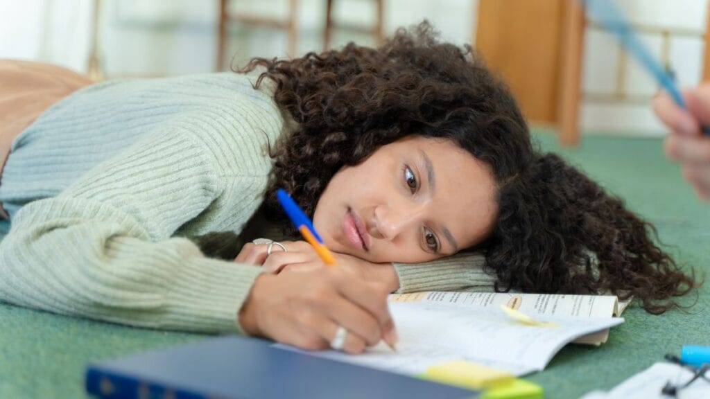 La synergie d’un groupe pour éviter la procrastination